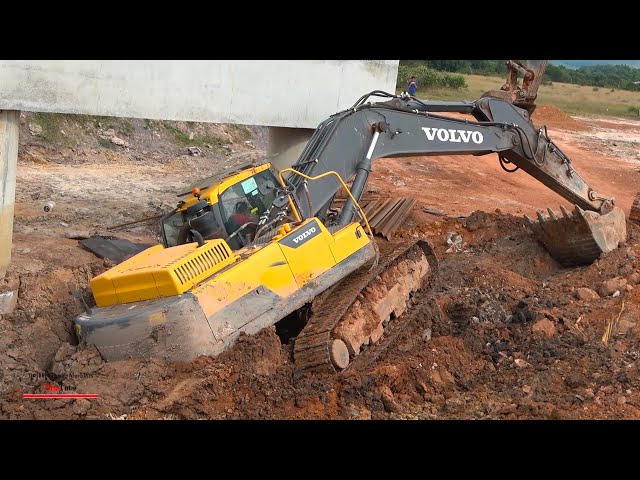 Wow Incredible Volvo EC 350D Getting Recovery Operating Heavy Excavator