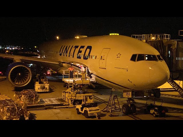 Los Angeles (LAX) - Honolulu (HNL) - United Airlines - B777-200 - Full Flight