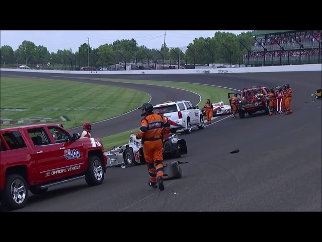 Crash Indy 500 (Power; Hinchcliffe; Davison)