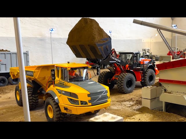 AMAZING RC LOADER at the Construction site !!
