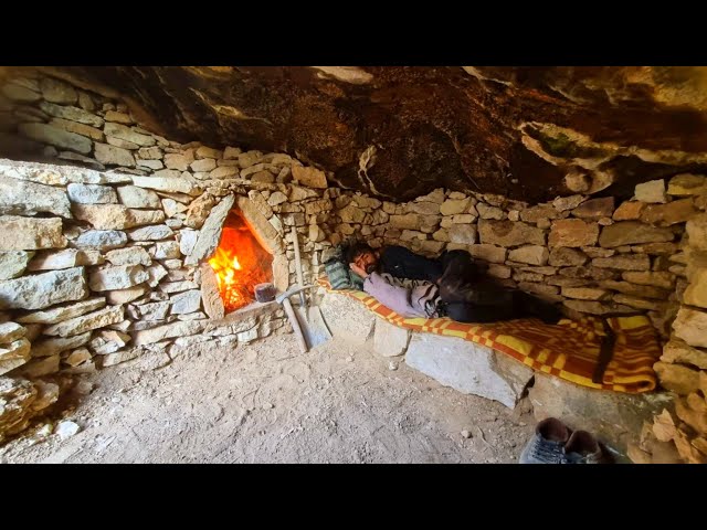 Construction of warm survival shelter: Bushcraft stone hut with stone fireplace #bushcraft