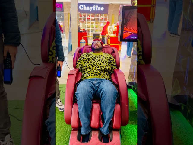 Massage Chair Ghar 🏠 le aaye 🤣~#agastayakhurana #ytshorts #celebratewithshorts #shorts