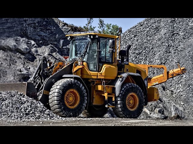 Here Comes A Digger (full length version)