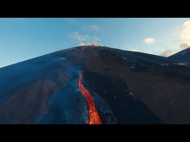 CINEMATIC: Flowing on lava rivers #DAVIDEFPVCONTEST2022 (brothersinphoto)