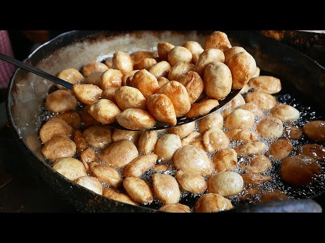 Indian Street Food - The BEST BREAKFAST in India!