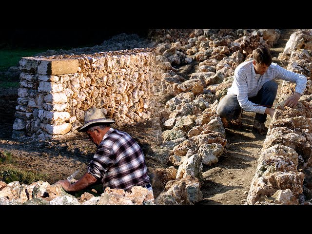 Handmade walls with "dry stone". Traditional construction | Lost Trades | Documentary film