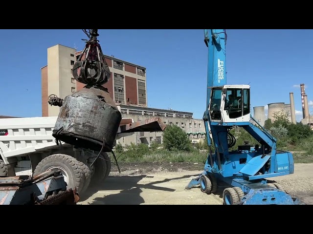 Terex Fuchs MHL350 Loading Scrap Metal On Caterpillar 777 Dumper - Sotiriadis/Labrianidis Demolition