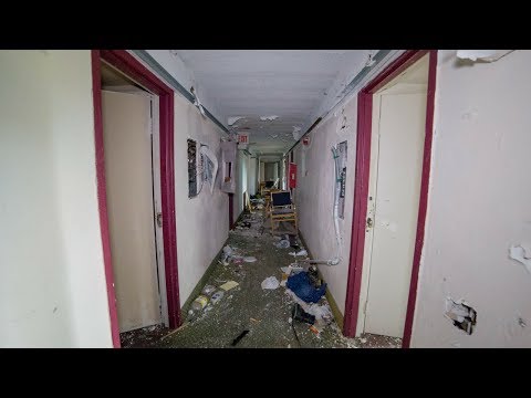 Explore - Abandoned Airport Motel (Homeless Hideaway)