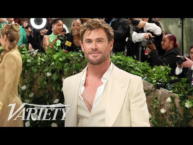 Chris Hemsworth on Getting the Text from Anna Wintour
