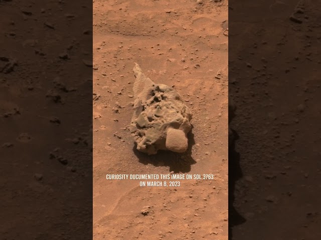 Extreme Heat and Pressure Cause Meteorite's Elongation on Mars