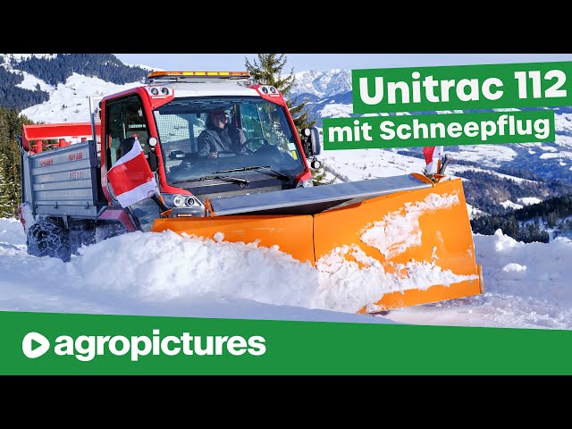 Schnee räumen mit Seitenschneepflug am Lindner Unitrac 112 LDrive | Traktortechnik im Winterdienst