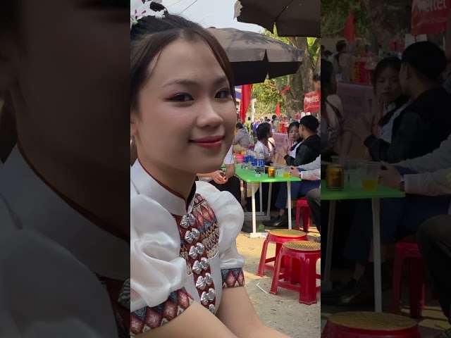 Bắt gặp nụ cười xinh cô gái Thái, lễ hội Nàng Han