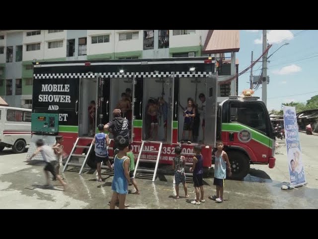 Filippine, docce mobili nelle strade per combattere il caldo
