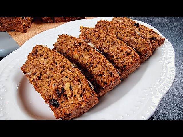 Healthy diet cake with oats, apple and carrot! You will want to make it every day!