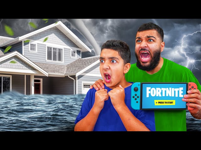We Survived A THUNDERSTORM and Played Fortnite ⛈️