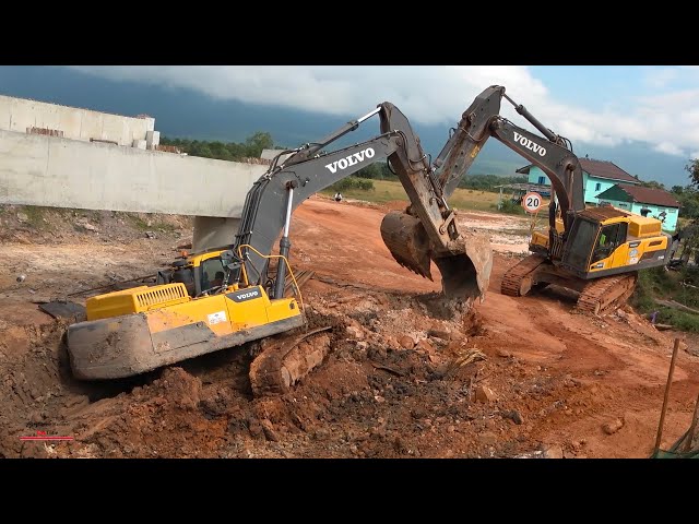 Amazing..! Biggest Machinery Stronger Getting Stuck In Mud Of Heavy Excavator Volvo