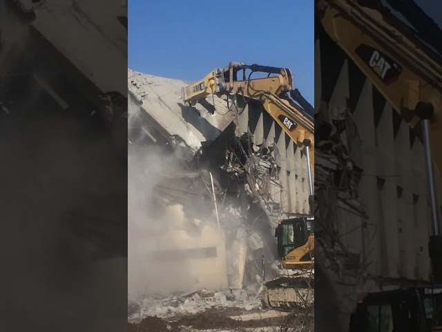 Demolishing Industrial Buildings With Caterpillar 385C & Atlas Copco HB10000 Hydraulic Hammer