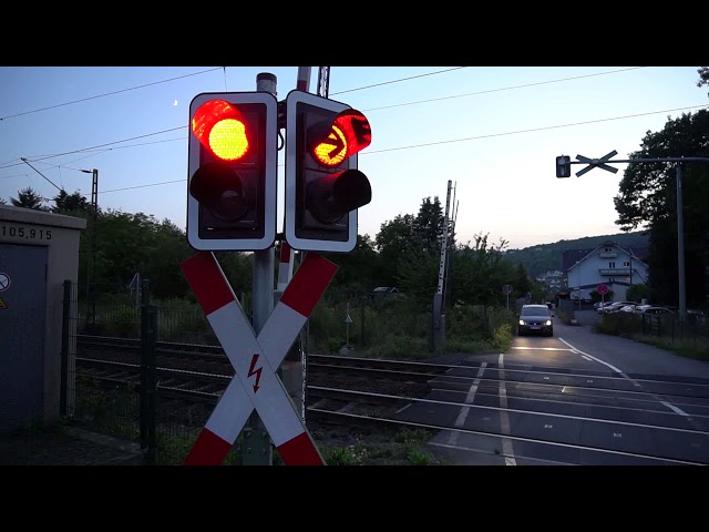 Automatische Bahnschranke Bad Honnef Rheinstrecke | Schranke bald auf den Kopf? 04 2019 NEU