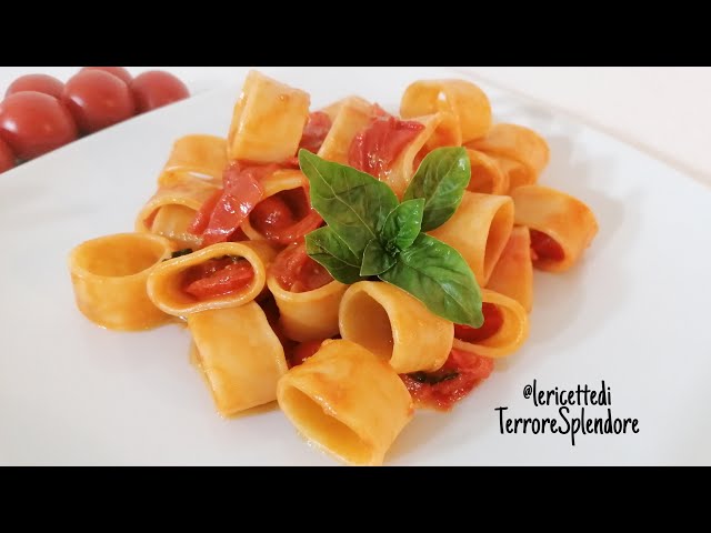 Pasta with tomato and basil (ready in 10 MINUTES)