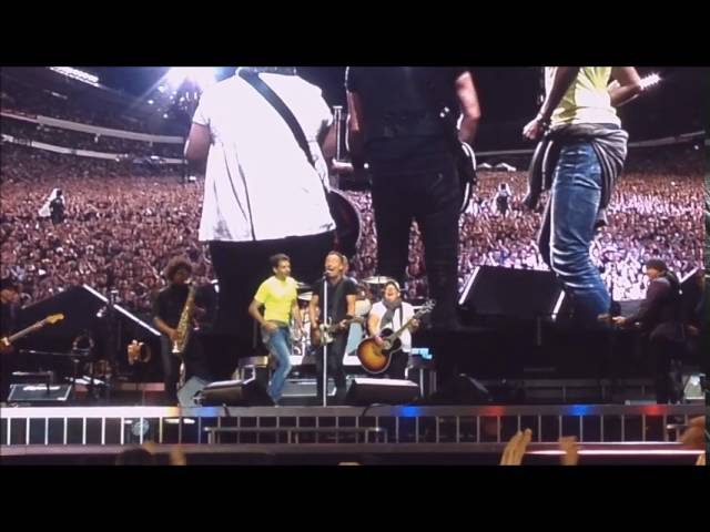 Bruce Springsteen Ullevi Gothenburg 25.6.2016 Dancing in the dark with fans
