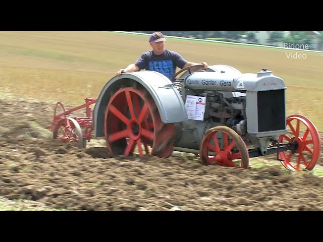 Holz- und Feldtag Niederböhmersdorf - 3/3 - die Traktoren - historic tractor rally