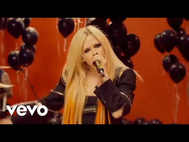 Avril Lavigne - "Love It When You Hate Me" feat. Blackbear (Live From GMA / 2022)