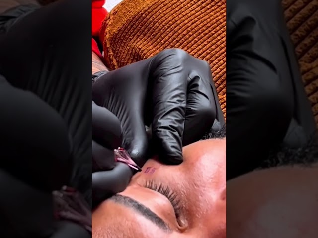 Drake gets a tattoo on his face!