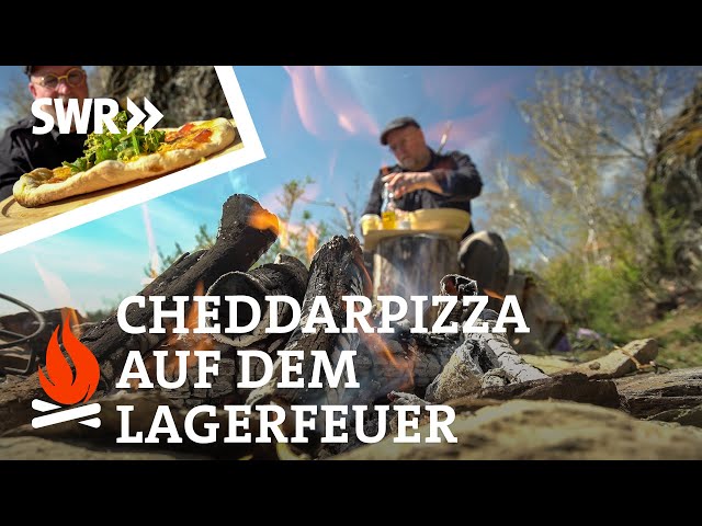 Campfire cooking: Cheddar pizza with wild herbs baked in a pan | SWR Fire & Pan | ASMR | DIY