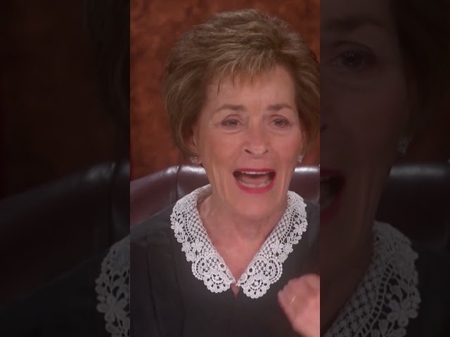 How Judge Judy avoids taking unflattering photos! #shorts