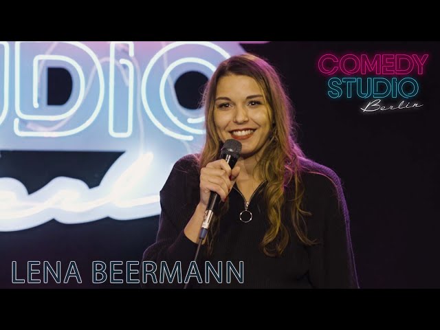 Newsletter fürs Singles - Lena Beermann | Comedy Studio Berlin