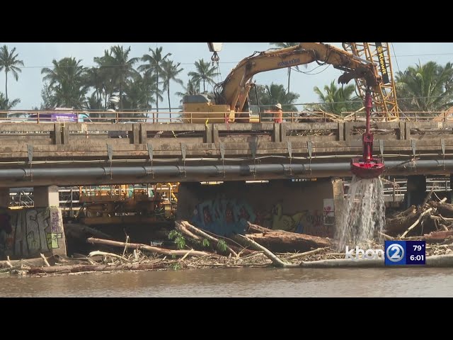 Kauai residents continue flood clean up as more rain moves in