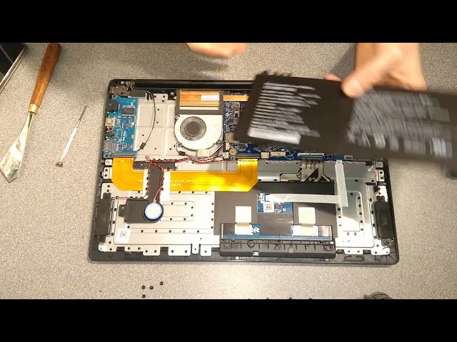 Dynabook Satellite Pro C50-H-11B - How to open up the machine.