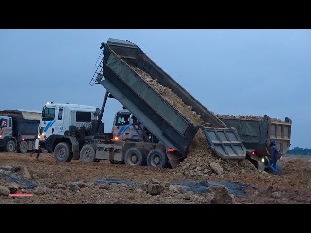 Safety Stronger Faster Dump Truck Unloading Dirt