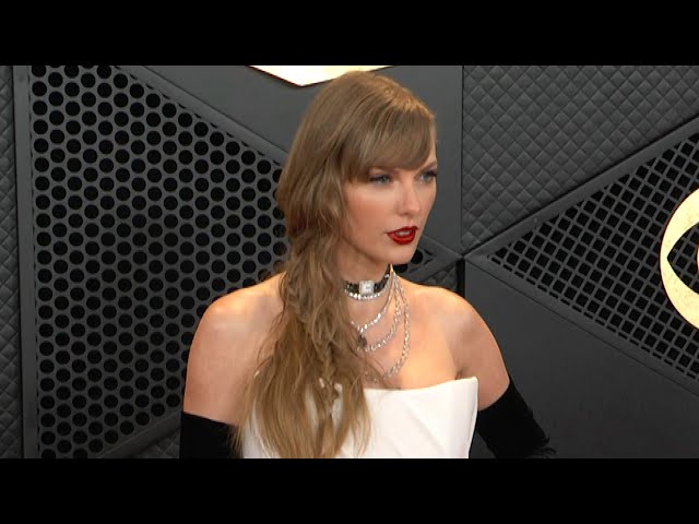 GRAMMYs: Taylor Swift STUNS in Old Hollywood Glam!