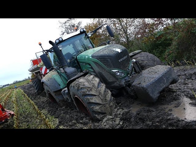 Fendt 939 Vario Gets Totally Stuck in The Mud During Maize / Corn Chopping | Häckseln 2017