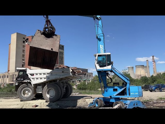 Terex Fuchs MHL350 Loading Scrap Metal On Caterpillar 777 Dumper - Sotiriadis/Labrianidis Demolition