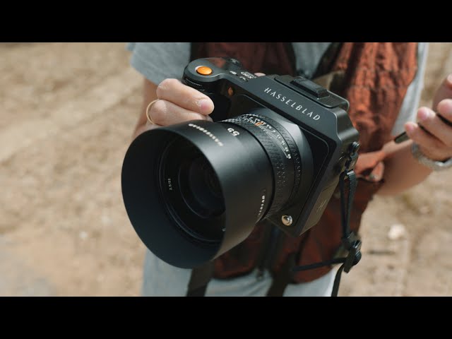 Hasselblad X2D First Look - 100MP Medium Format Mirrorless With Phase Detect AF!