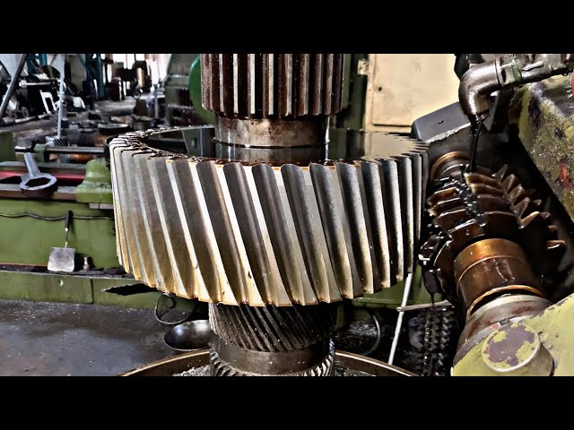 How Helical Gear are Made || Metal Turning Into Helical Gear || Helical Gear Cutting and Machining
