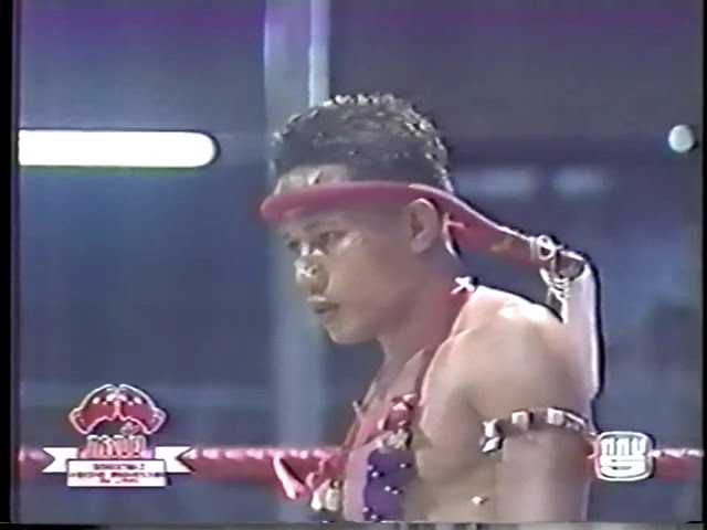 Kruekchai Kaewsamrit vs Chainoi Muangsurin | Golden Era Muay Thai