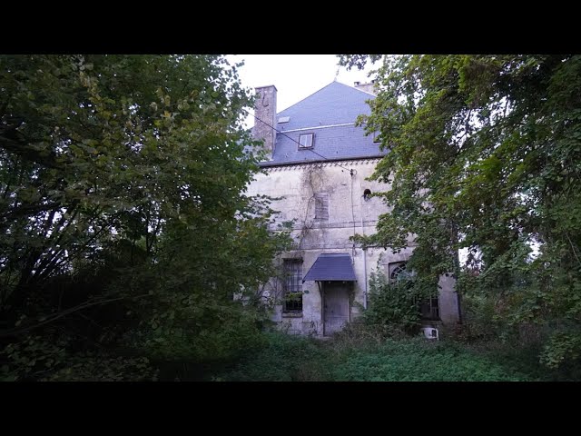 FAMILY STILL HAUNTS THIS ABANDONED MANSION - ABANDONED HOUSE HIDDEN IN THE WOODS