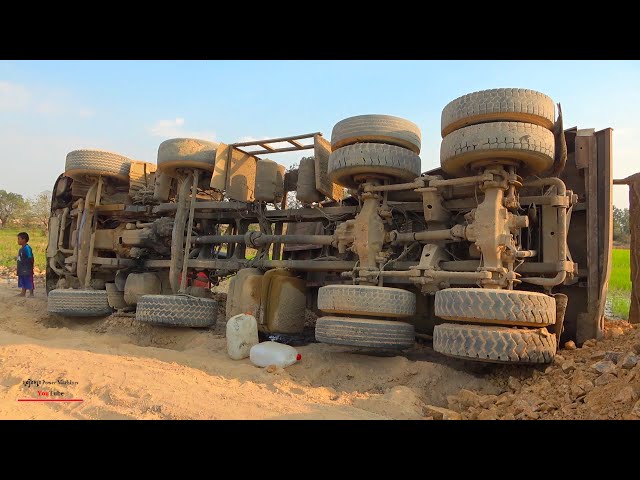 Amazing Dangerous Dump Truck Kobelco Sk260lc Excavator Operator Help​​ Recovery