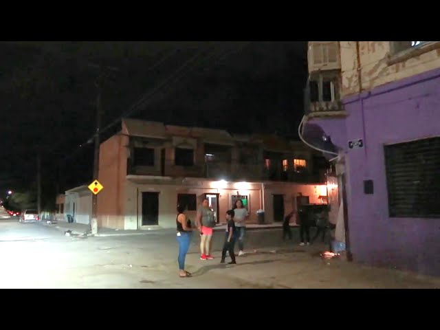 DANGEROUS MEXICAN BACKSTREETS AT NIGHT / JUAREZ MEXICO