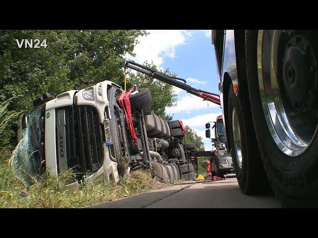 01.07.2019 - VN24 - Truck tilts on side - brand new Tow Truck first Day in use