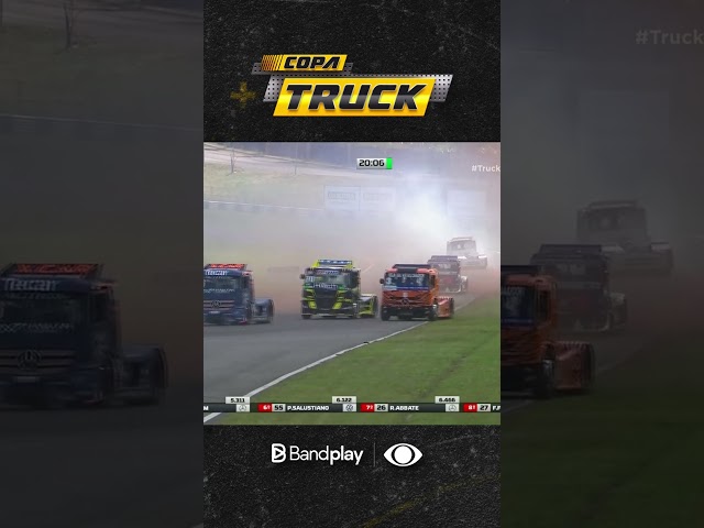 Acidente na Copa Truck: Vários caminhões rodam na mesma curva no início da corrida em Goiânia