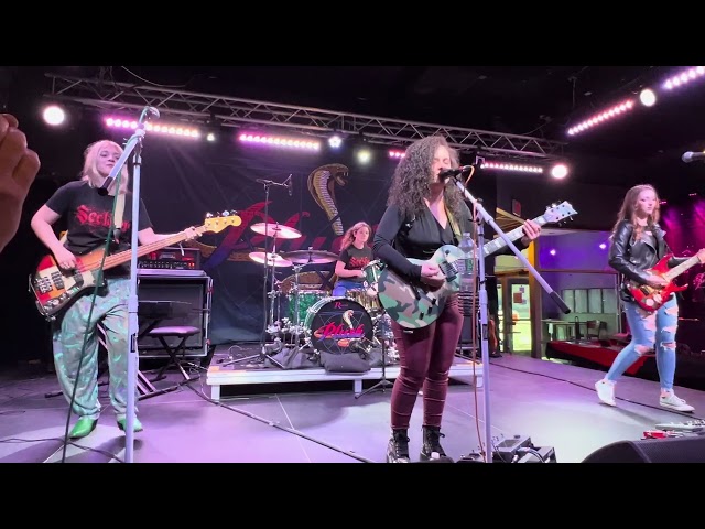 Plush “Man In The Box” (Alice In Chains Cover) (Soundcheck) Live at Debonair Music Hall
