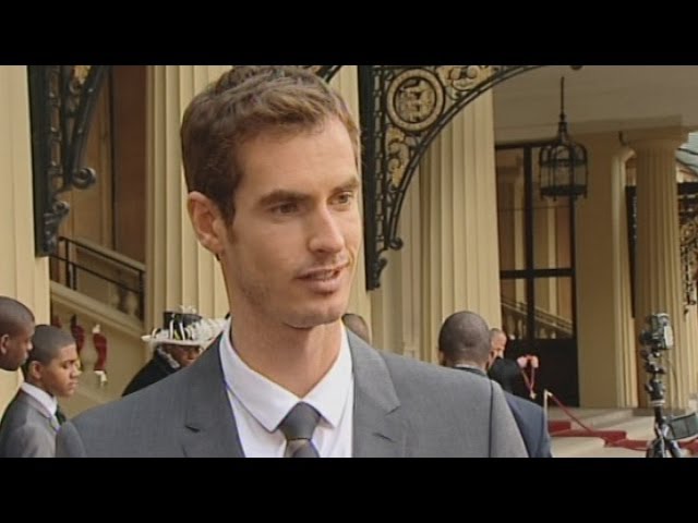 Prince William gives Andy Murray his OBE