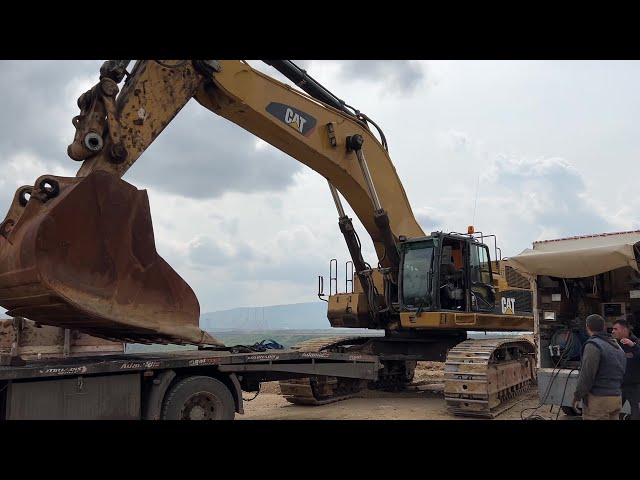 Removal Of Old Bucket & Install A Temporary At Caterpillar 385C Excavator - Sotiriadis/Labrianidis