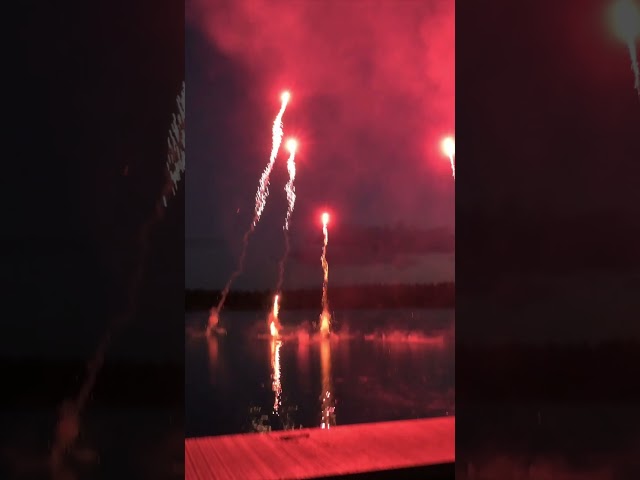 Fireworks + WATER = WOW!!!! 😱 This is so cool #fireworks