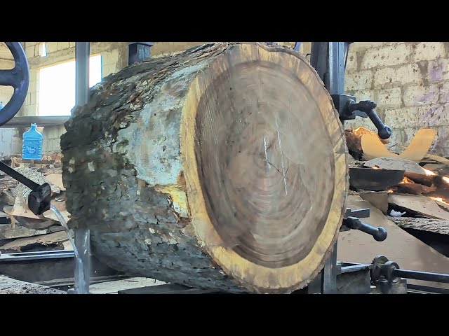 The scheme for sawing round logs is short and dangerous !! Woodworking