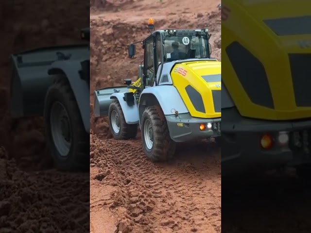 What a detail level!! RC loader at work!!